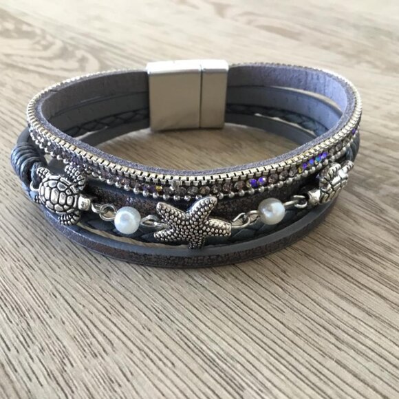 Starfish Turtle Pearl Bangle Bracelet Captures Marine Life in Zinc Alloy in Box - Picture 4 of 6